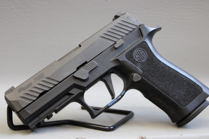 **POLICE TRADE** SIG SAUER P320 .357 SIG W/3 MAGS & CASE