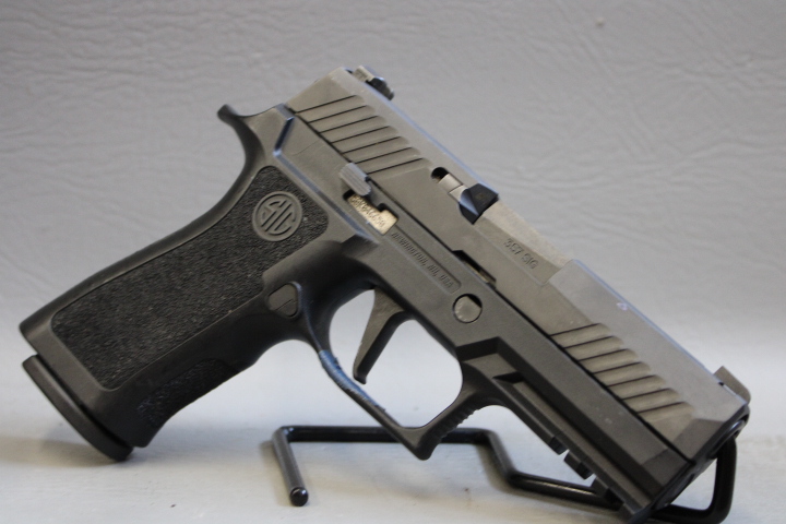 **POLICE TRADE** SIG SAUER P320 .357 SIG W/3 MAGS & CASE