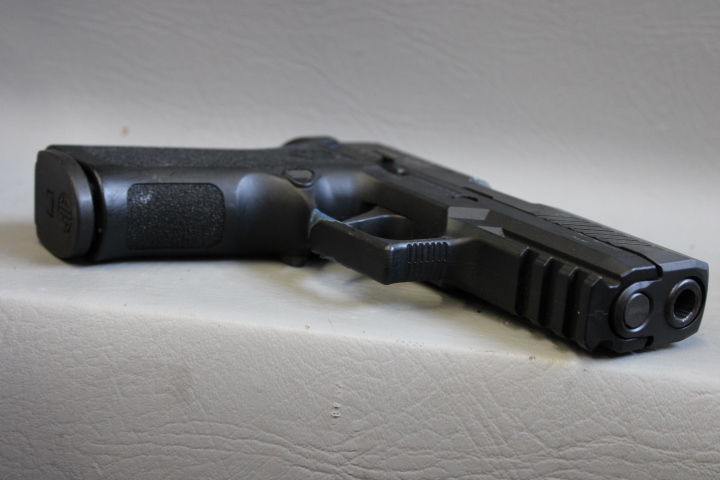 **POLICE TRADE** SIG SAUER P320 .357 SIG W/3 MAGS & CASE