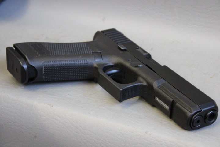 **POLICE TRADE** GLOCK 17 GEN5 9MM W/3 MAGS AND CASE