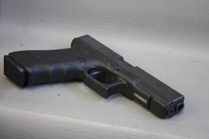 **POLICE TRADE** GLOCK 17 GEN4 9MM W/ ONE MAG
