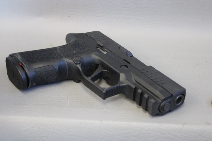 **POLICE TRADE**SIG SAUER P320 PRO COMPACT 9MM W/2 MAGS & CASE