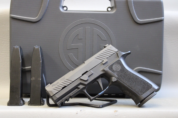 **POLICE TRADE** SIG SAUER P320 .357 SIG W/3 MAGS & CASE